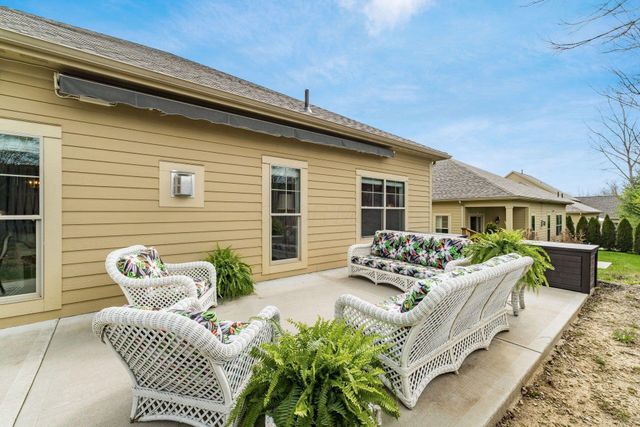 1126 Cross Creeks Ridge, Pickerington, OH 43147