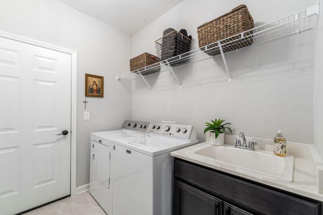 1126 Cross Creeks Ridge, Pickerington, OH 43147