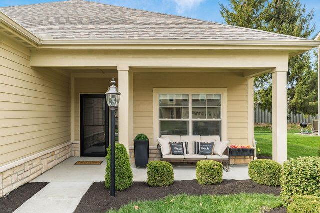 1126 Cross Creeks Ridge, Pickerington, OH 43147