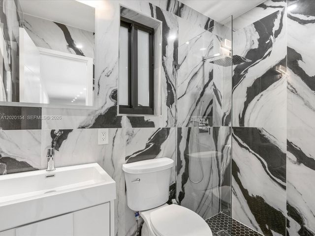 2340 NE 194th St, Miami, FL 33180