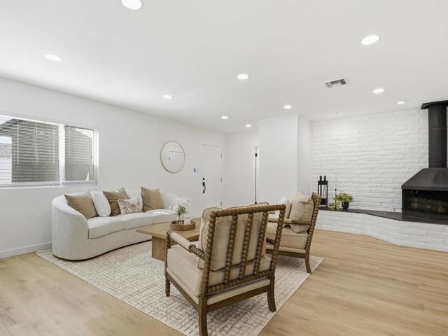 8446 Penfield Avenue, Canoga Park, CA 91306