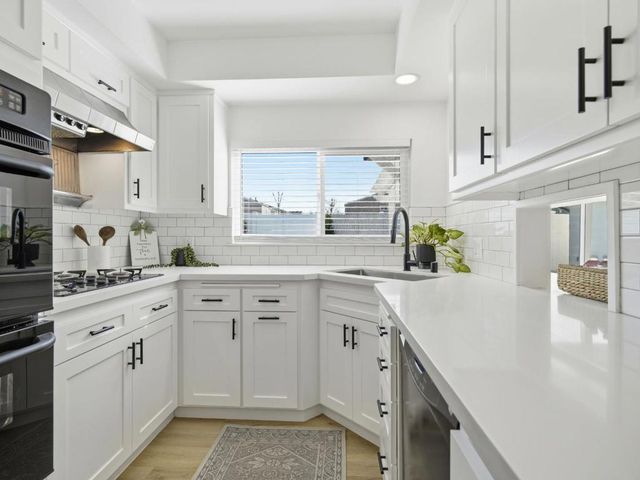 8446 Penfield Avenue, Canoga Park, CA 91306