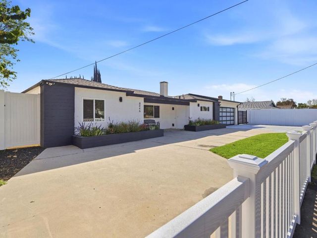 8446 Penfield Avenue, Canoga Park, CA 91306