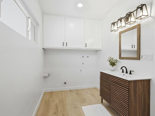 8446 Penfield Avenue, Canoga Park, CA 91306