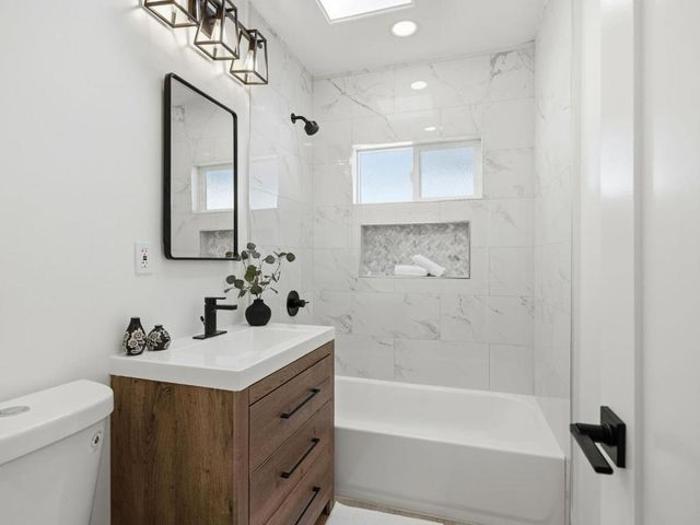 8446 Penfield Avenue, Canoga Park, CA 91306