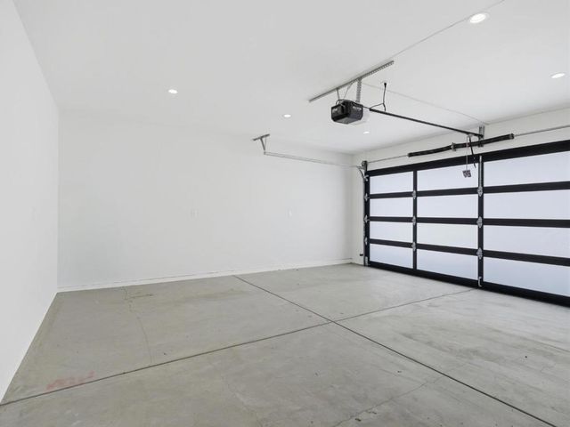 8446 Penfield Avenue, Canoga Park, CA 91306