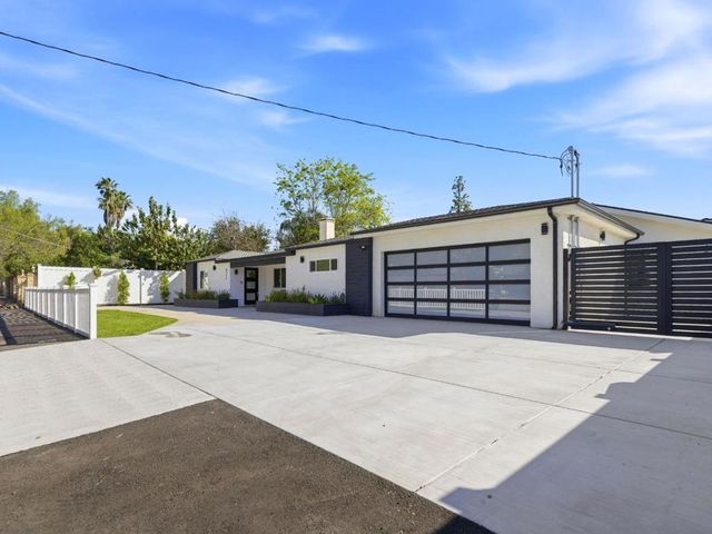 8446 Penfield Avenue, Canoga Park, CA 91306