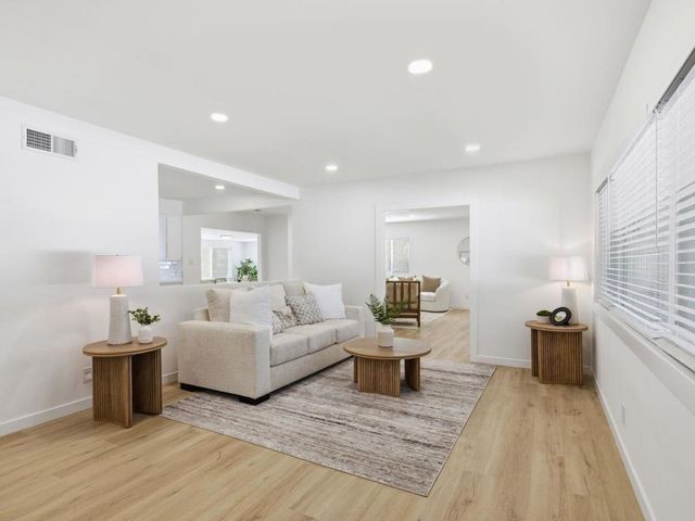 8446 Penfield Avenue, Canoga Park, CA 91306