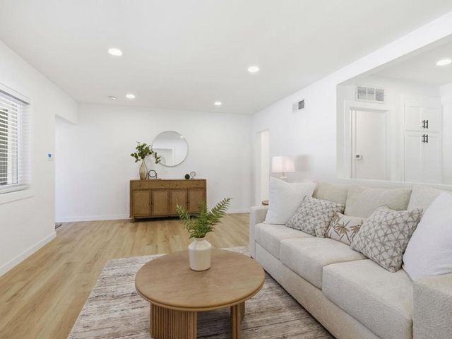 8446 Penfield Avenue, Canoga Park, CA 91306