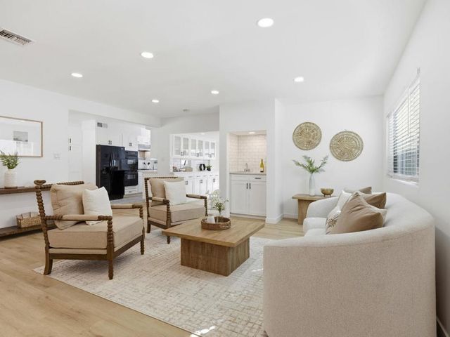 8446 Penfield Avenue, Canoga Park, CA 91306