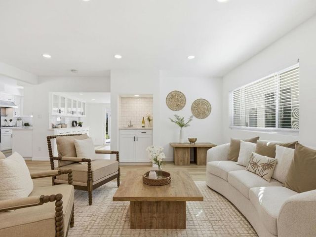 8446 Penfield Avenue, Canoga Park, CA 91306