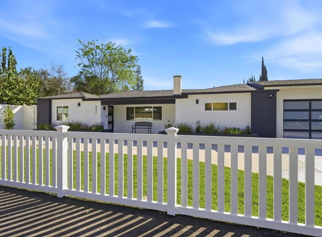 8446 Penfield Avenue, Canoga Park, CA 91306