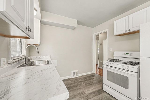 24435 Colgate Street, Dearborn Heights, MI 48125