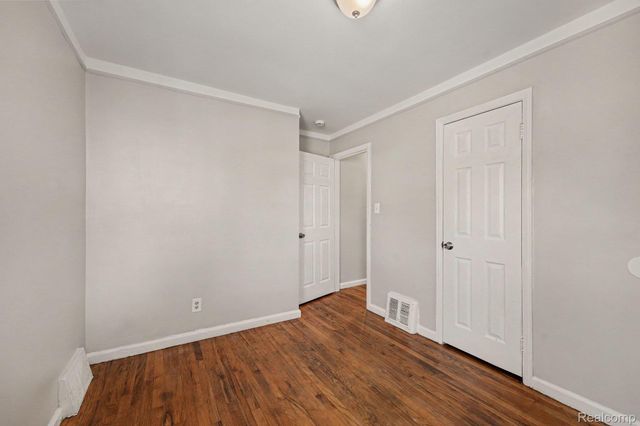24435 Colgate Street, Dearborn Heights, MI 48125