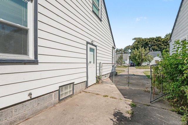 24435 Colgate Street, Dearborn Heights, MI 48125