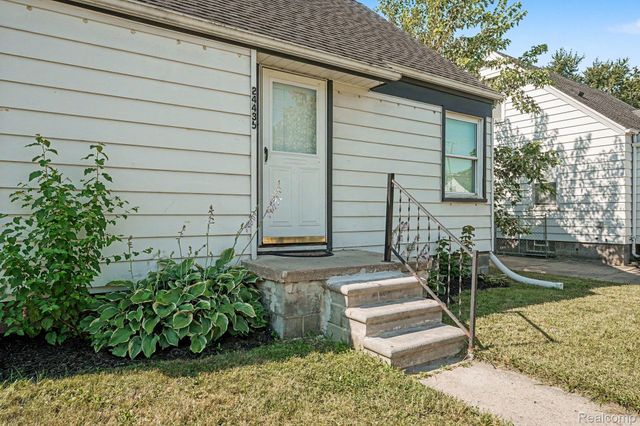 24435 Colgate Street, Dearborn Heights, MI 48125