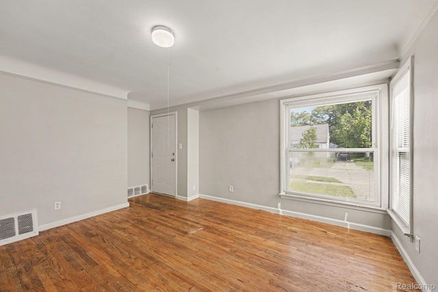 24435 Colgate Street, Dearborn Heights, MI 48125