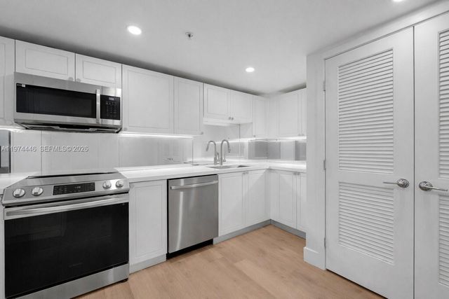 555 NE 34th St 704, Miami, FL 33137