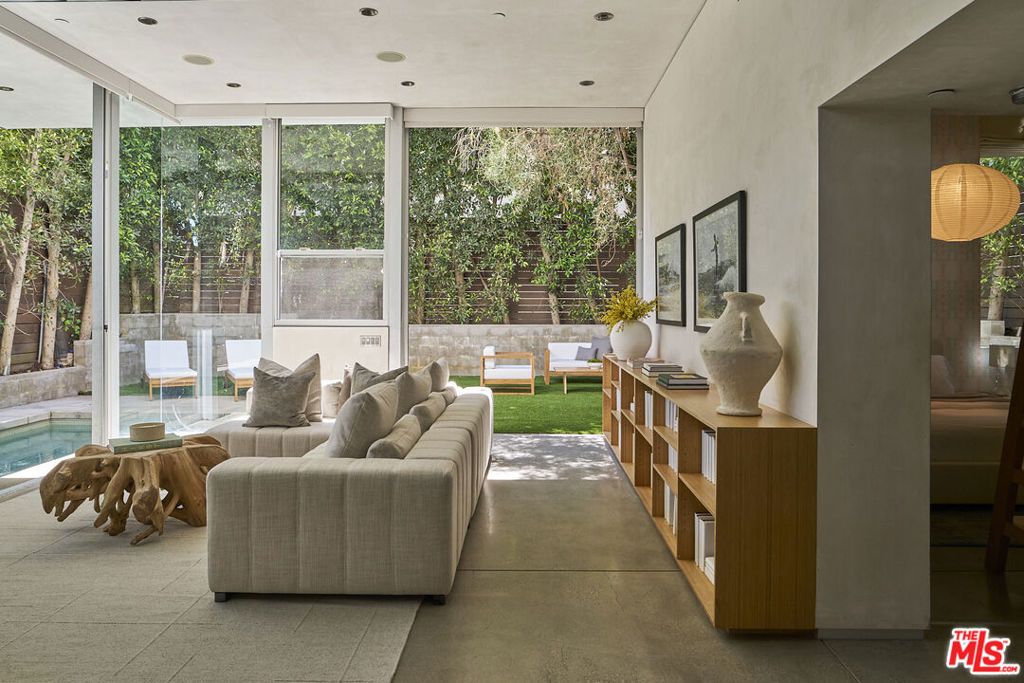 Image 18 of property listing at 2502 7th Street, Santa Monica, CA 90405