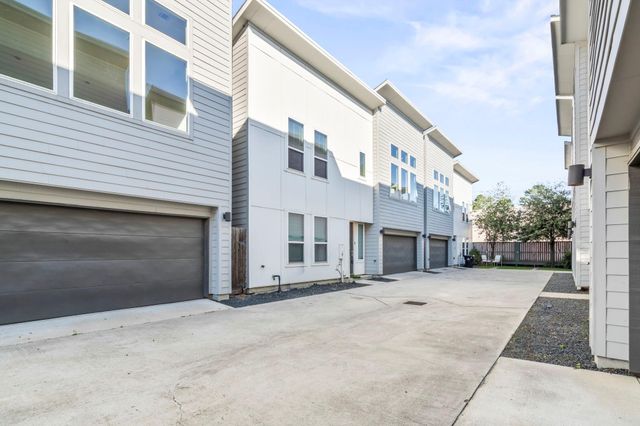 2210 Lou Ellen Lane E, Houston, TX 77018