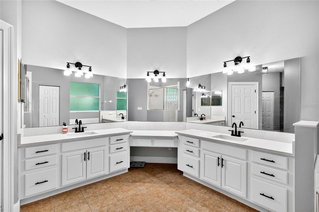 Image 15 of property listing at 7550 SW 185TH CIRCLE, Dunnellon, FL 34432