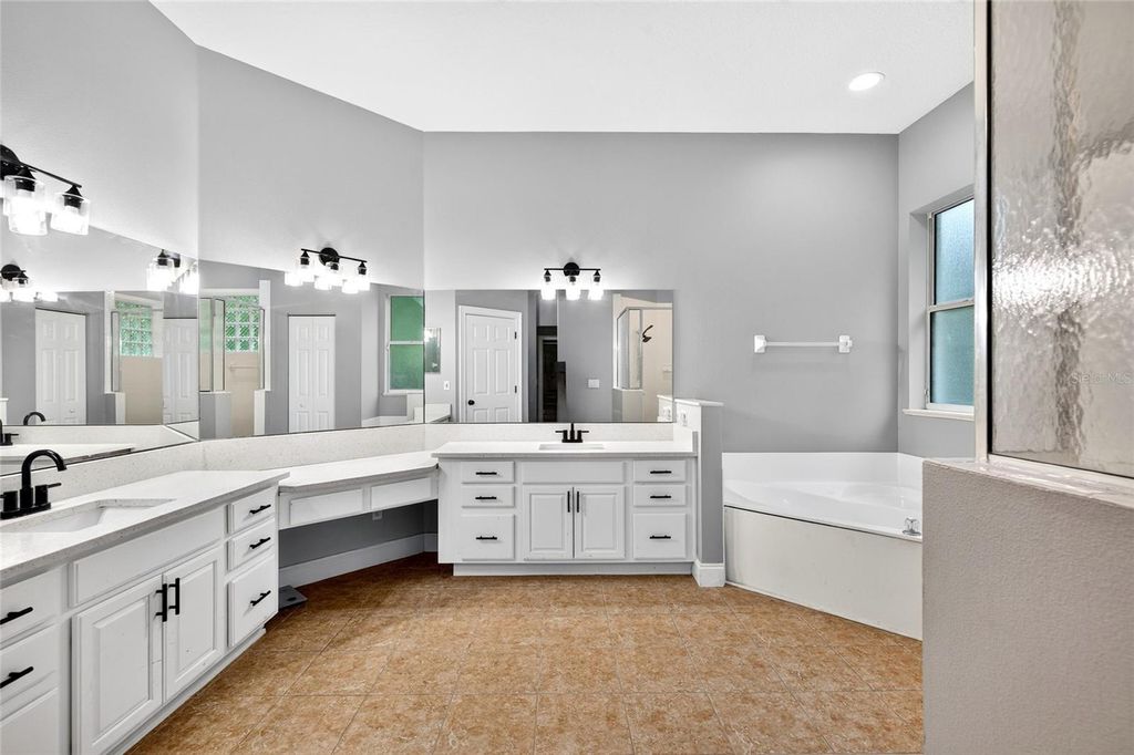 Image 16 of property listing at 7550 SW 185TH CIRCLE, Dunnellon, FL 34432