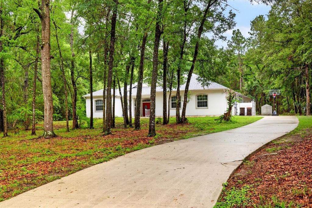 Image 3 of property listing at 7550 SW 185TH CIRCLE, Dunnellon, FL 34432