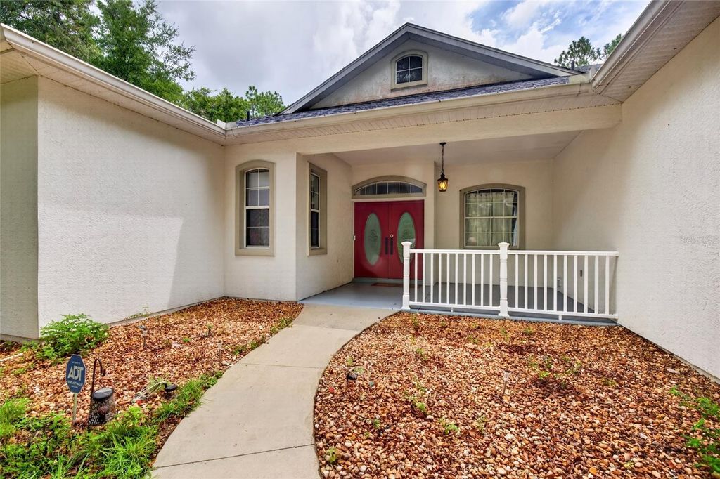 Image 5 of property listing at 7550 SW 185TH CIRCLE, Dunnellon, FL 34432