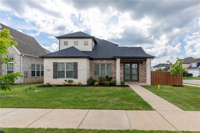6200 SW Luna Lane, Bentonville, AR 72713