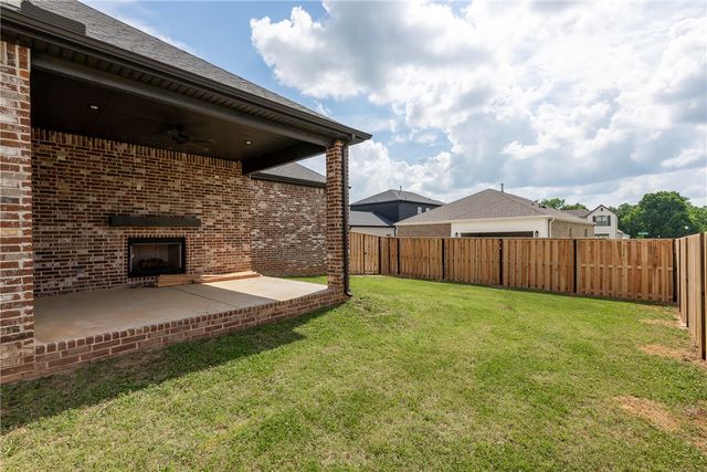 6200 SW Luna Lane, Bentonville, AR 72713