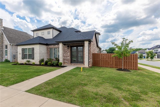 6200 SW Luna Lane, Bentonville, AR 72713