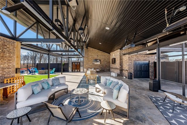 6200 SW Luna Lane, Bentonville, AR 72713