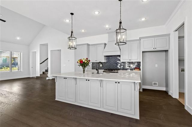 6200 SW Luna Lane, Bentonville, AR 72713