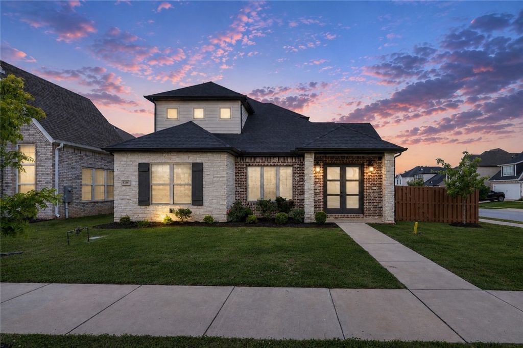 6200 SW Luna Lane, Bentonville, AR 72713