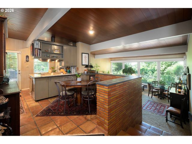 4242 Sw TWOMBLY Ave, Portland, OR 97239