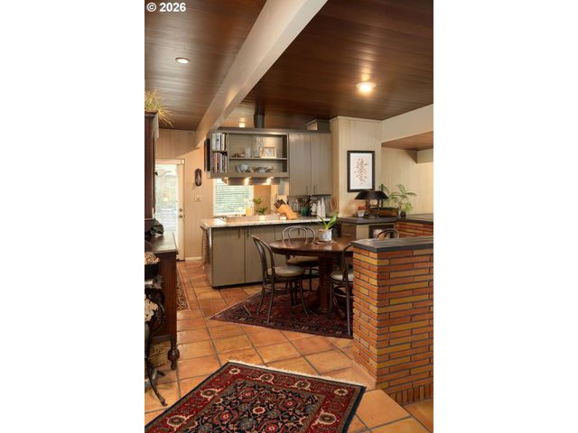 4242 Sw TWOMBLY Ave, Portland, OR 97239