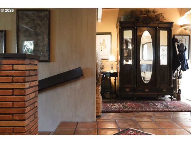 4242 Sw TWOMBLY Ave, Portland, OR 97239