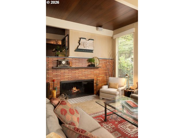 4242 Sw TWOMBLY Ave, Portland, OR 97239