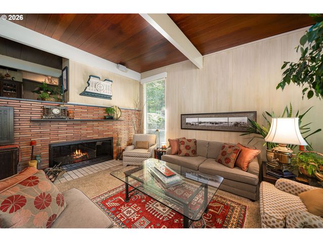 4242 Sw TWOMBLY Ave, Portland, OR 97239