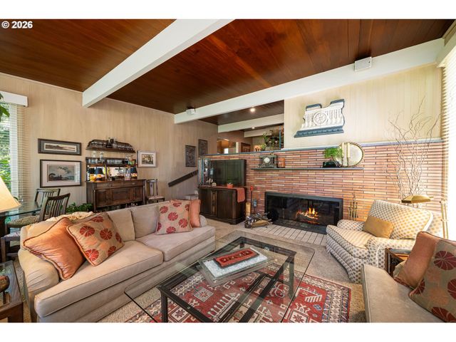 4242 Sw TWOMBLY Ave, Portland, OR 97239