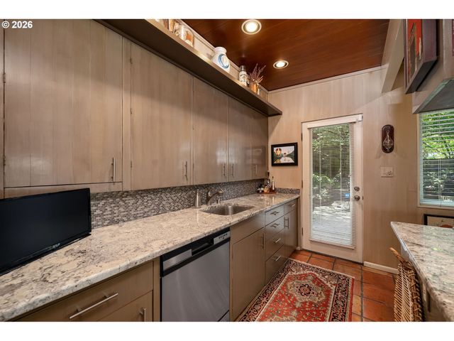 4242 Sw TWOMBLY Ave, Portland, OR 97239