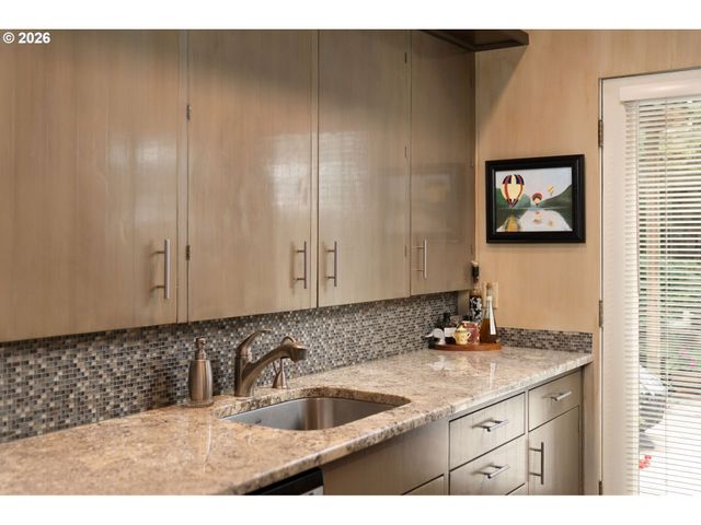 4242 Sw TWOMBLY Ave, Portland, OR 97239