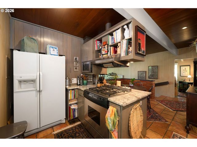 4242 Sw TWOMBLY Ave, Portland, OR 97239