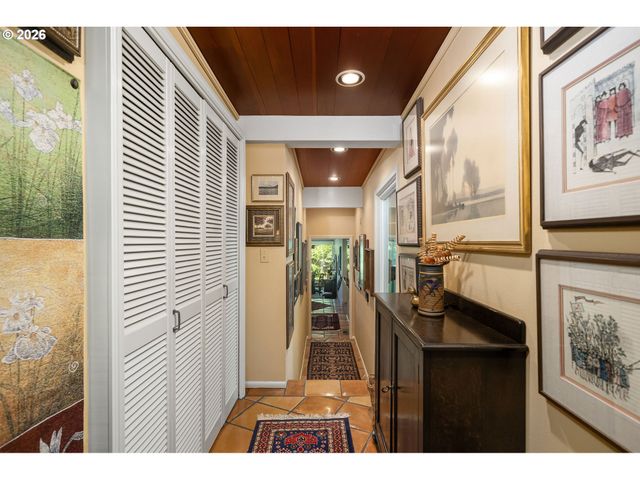 4242 Sw TWOMBLY Ave, Portland, OR 97239