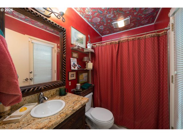 4242 Sw TWOMBLY Ave, Portland, OR 97239