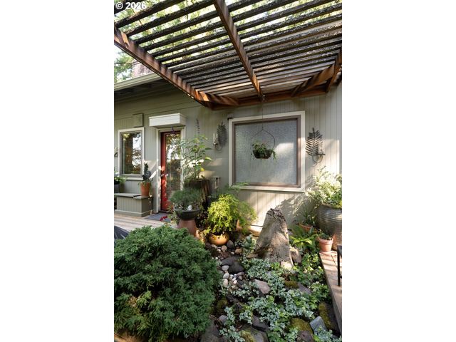 4242 Sw TWOMBLY Ave, Portland, OR 97239