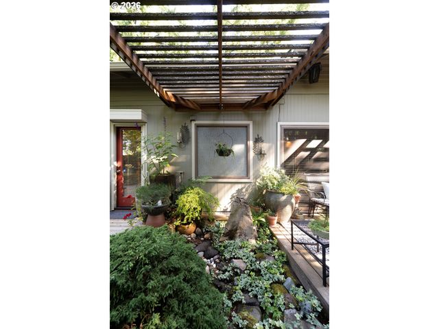 4242 Sw TWOMBLY Ave, Portland, OR 97239