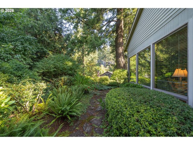 4242 Sw TWOMBLY Ave, Portland, OR 97239