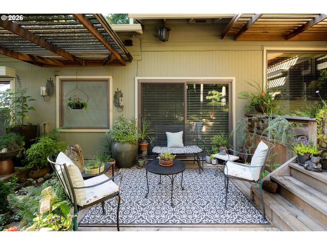 4242 Sw TWOMBLY Ave, Portland, OR 97239