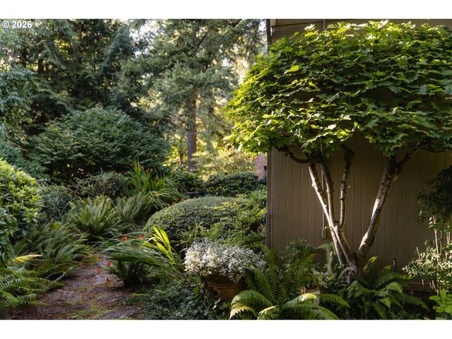 4242 Sw TWOMBLY Ave, Portland, OR 97239